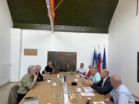 Slika: državni sekretar in predstavniki občine Litija in Dol pri Ljubljani