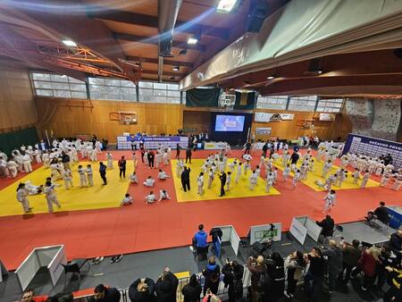 Tekmovalci v dvorani